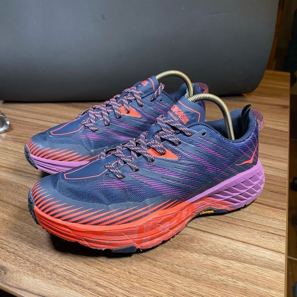 HOKA ONE ONE SPEED GOAT 4 - Women’s Running Shoes - SIZE 8